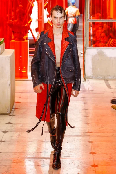 Look 27